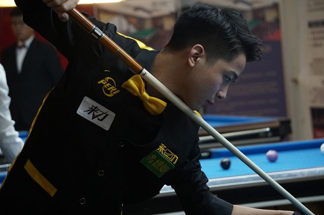 确保足球运 确保足球运