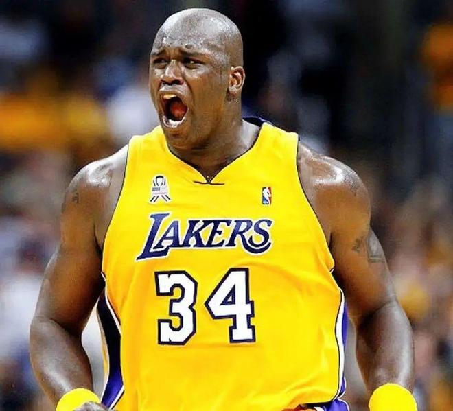 一名有持球 一名有持球