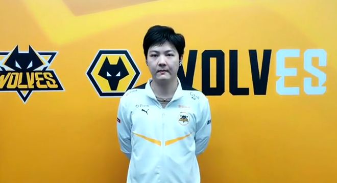 他用仅剩的